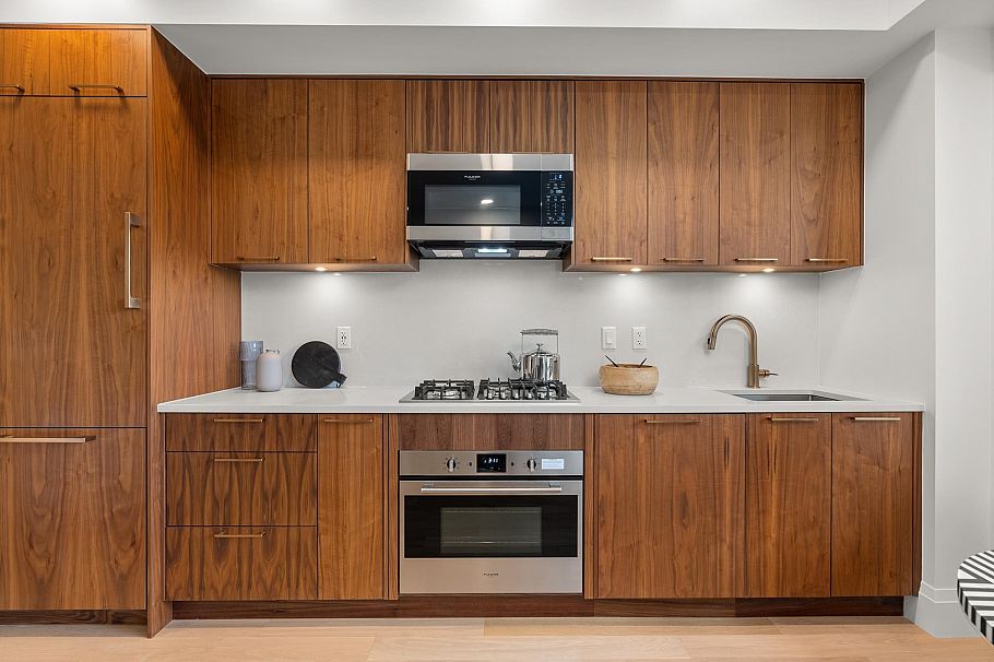 106 2550 Garden Drive Vancouver, BC - 9