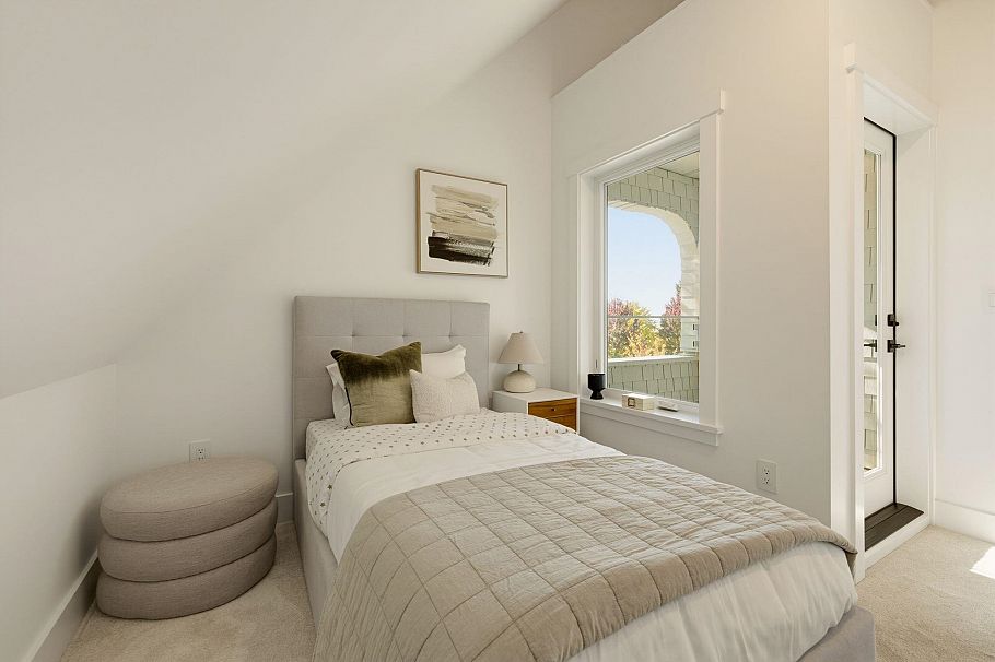 1 326 W 14th Street North Vancouver, BC - 22