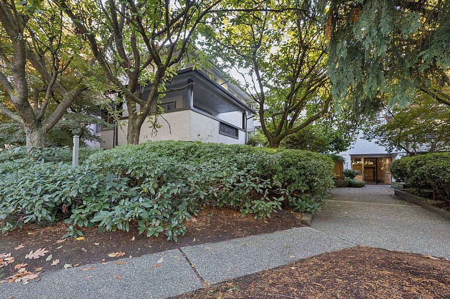 107 809 W 16th Street North Vancouver, BC - 20
