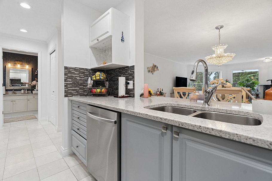 602 1500 Ostler Court North Vancouver, BC - 7