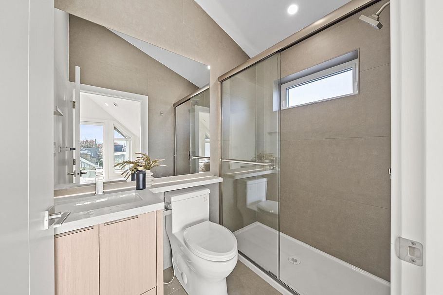 1 3623 Triumph Street Vancouver, BC - 32