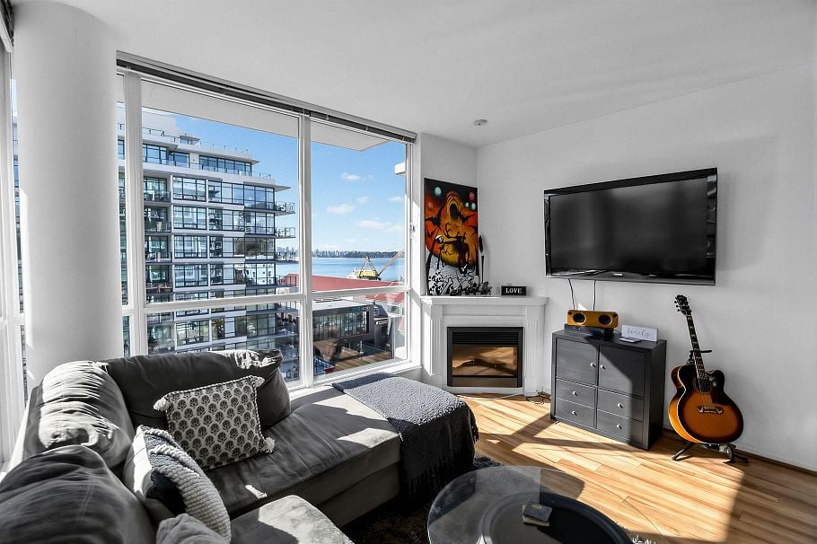 806 168 E Esplanade Avenue North Vancouver, BC - 4