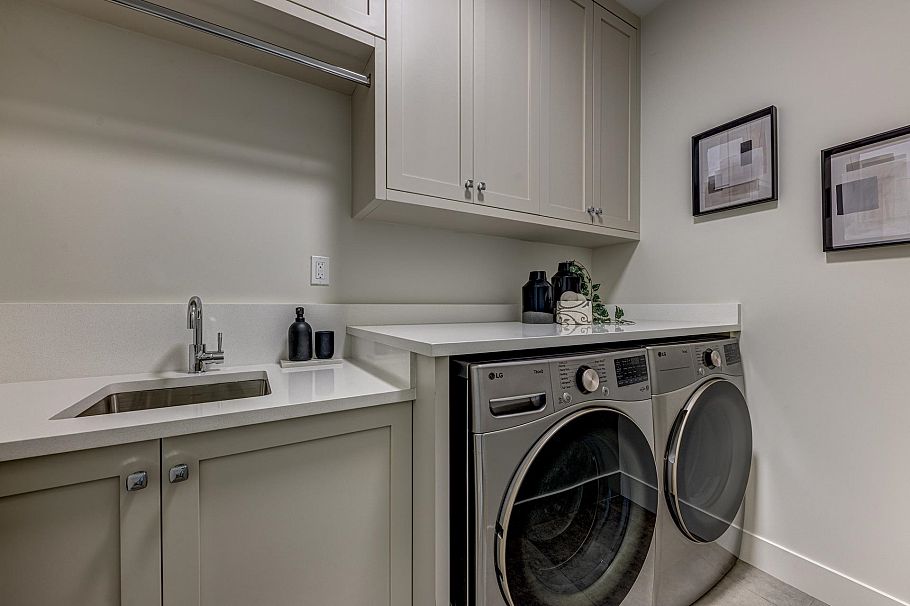 357 E 22nd Street North Vancouver, BC - 34