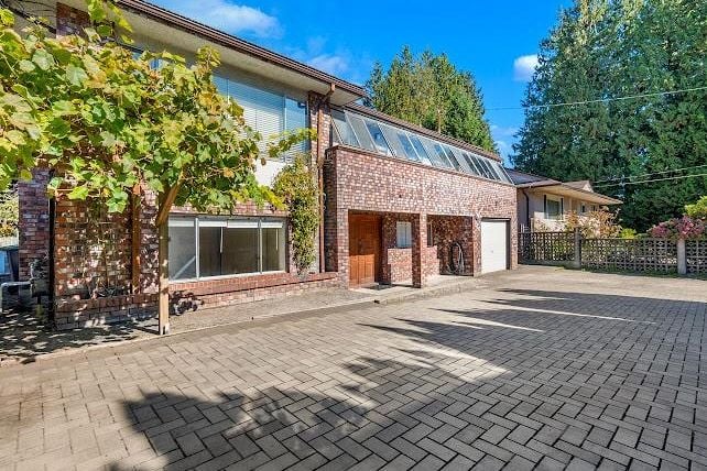 938 E 29th Street North Vancouver, BC - 1