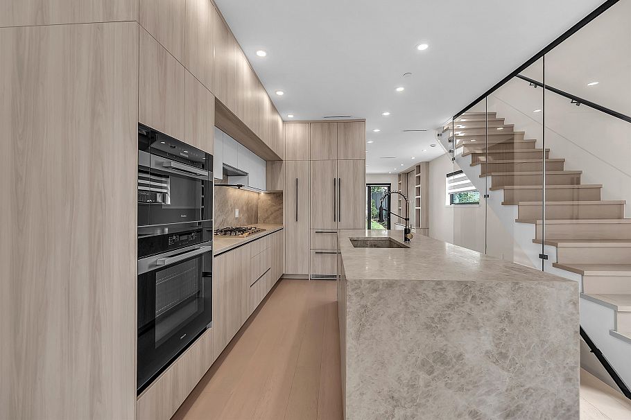 504 E 5th Street North Vancouver, BC - 5
