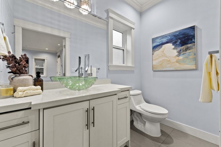 2216 Mannering Avenue Vancouver, BC - 9