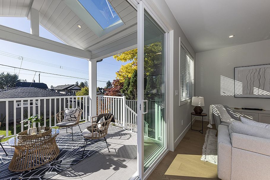357 E 22nd Street North Vancouver, BC - 21