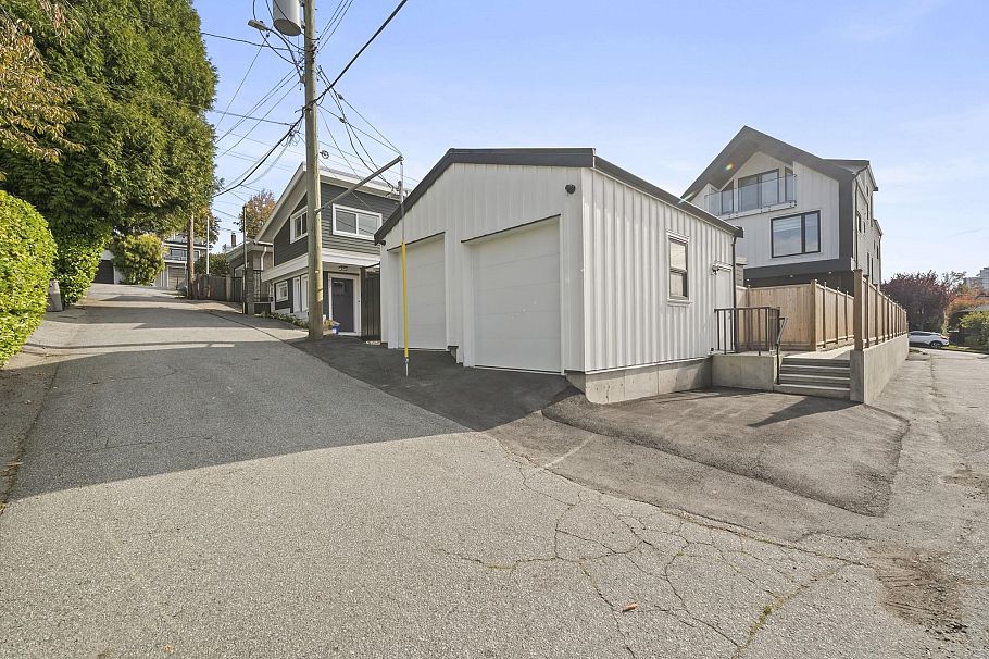 1 3623 Triumph Street Vancouver, BC - 35