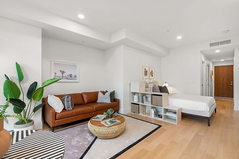 106 2550 Garden Drive Vancouver, BC - 4