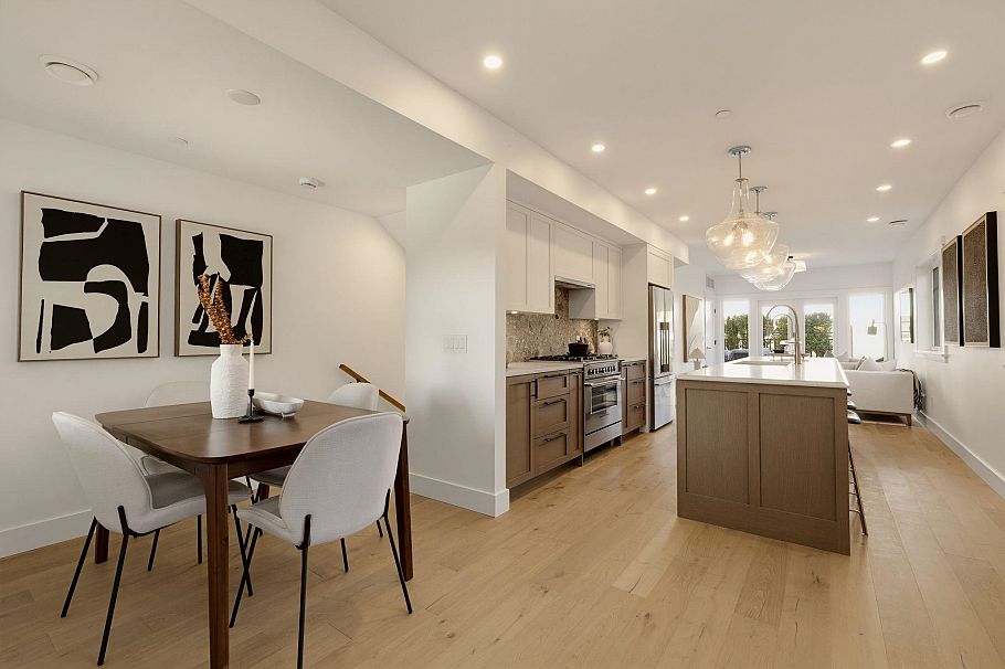 1 326 W 14th Street North Vancouver, BC - 12