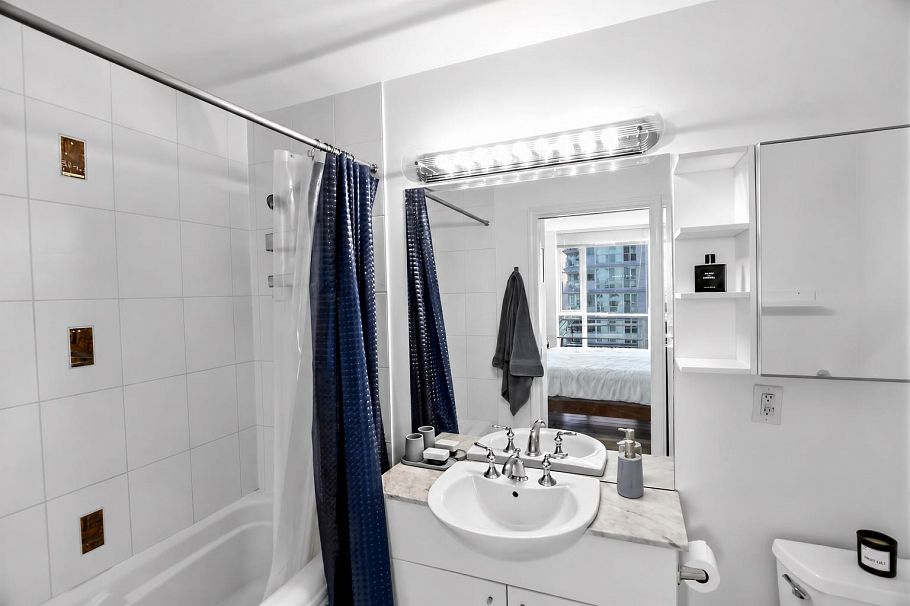 806 168 E Esplanade Avenue North Vancouver, BC - 11