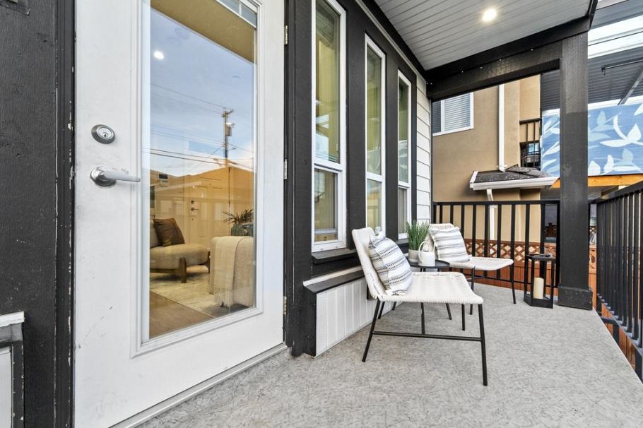 2216 Mannering Avenue Vancouver, BC - 22