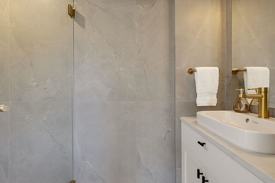 1 326 W 14th Street North Vancouver, BC - 21
