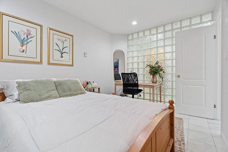 602 1500 Ostler Court North Vancouver, BC - 27