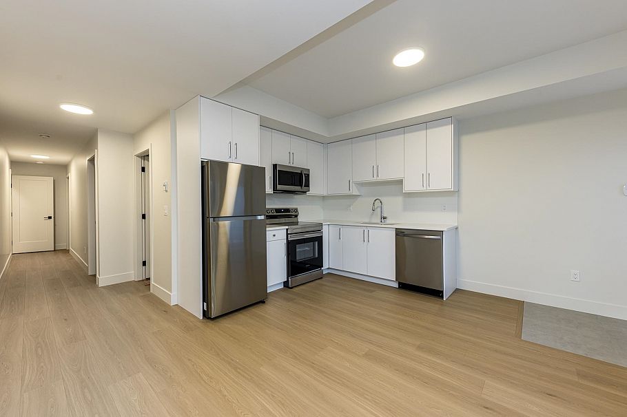 357 E 22nd Street North Vancouver, BC - 35