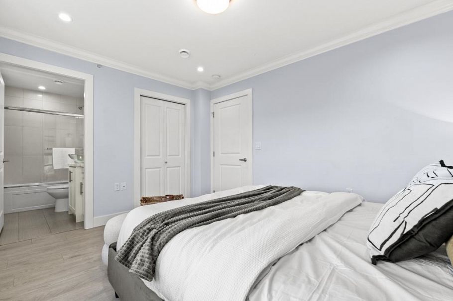 2216 Mannering Avenue Vancouver, BC - 17