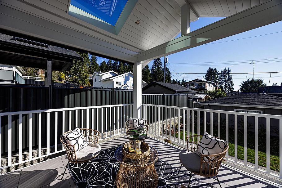 357 E 22nd Street North Vancouver, BC - 23
