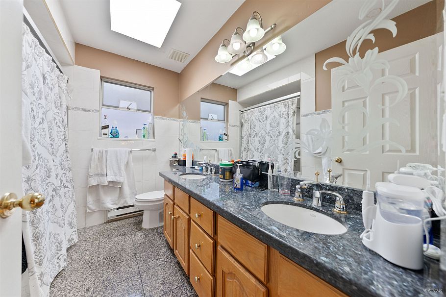 195 W 17th Avenue Vancouver, BC - 27