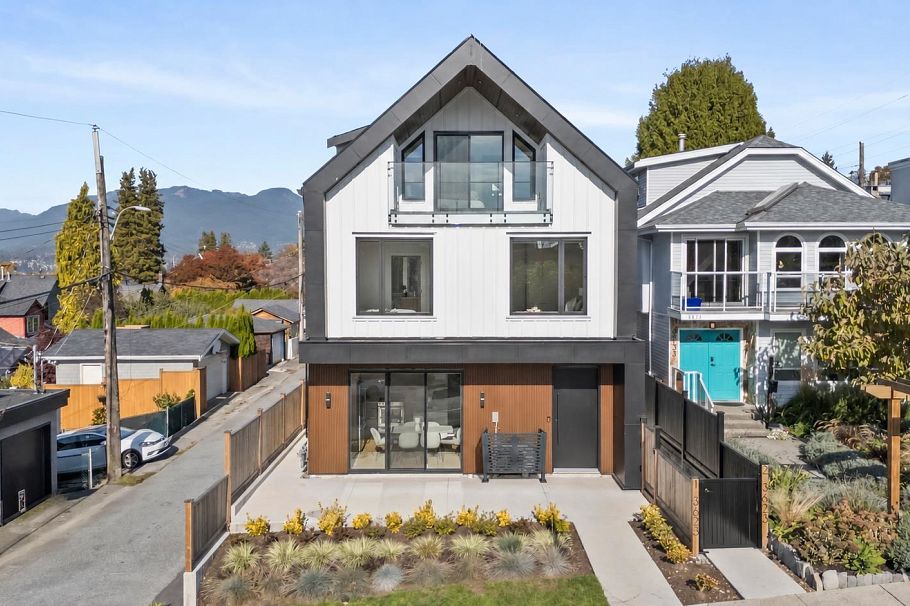 1 3623 Triumph Street Vancouver, BC - 37