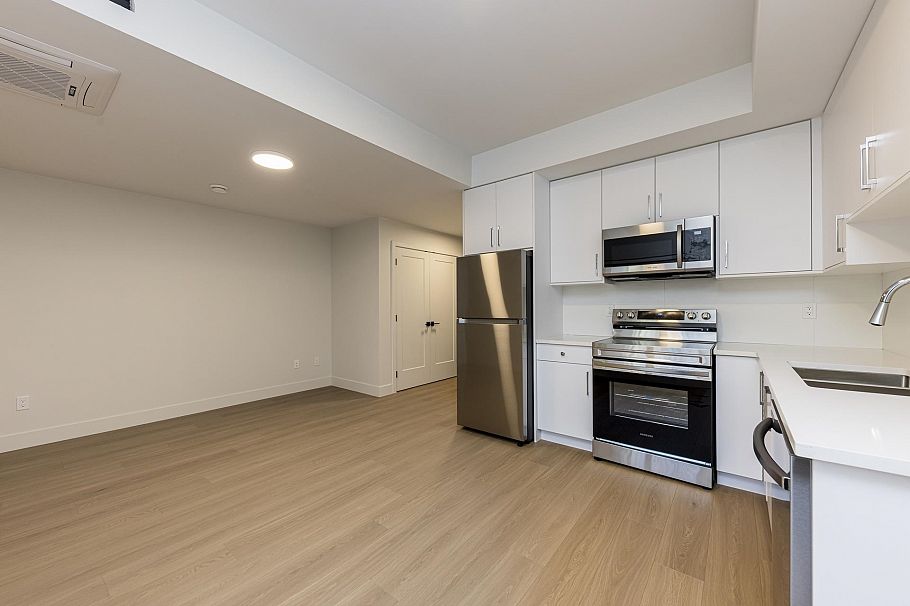 357 E 22nd Street North Vancouver, BC - 36