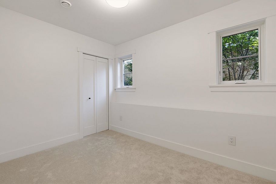 1 326 W 14th Street North Vancouver, BC - 31