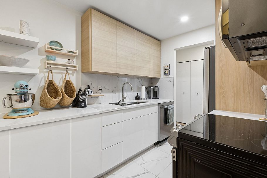 107 809 W 16th Street North Vancouver, BC - 9