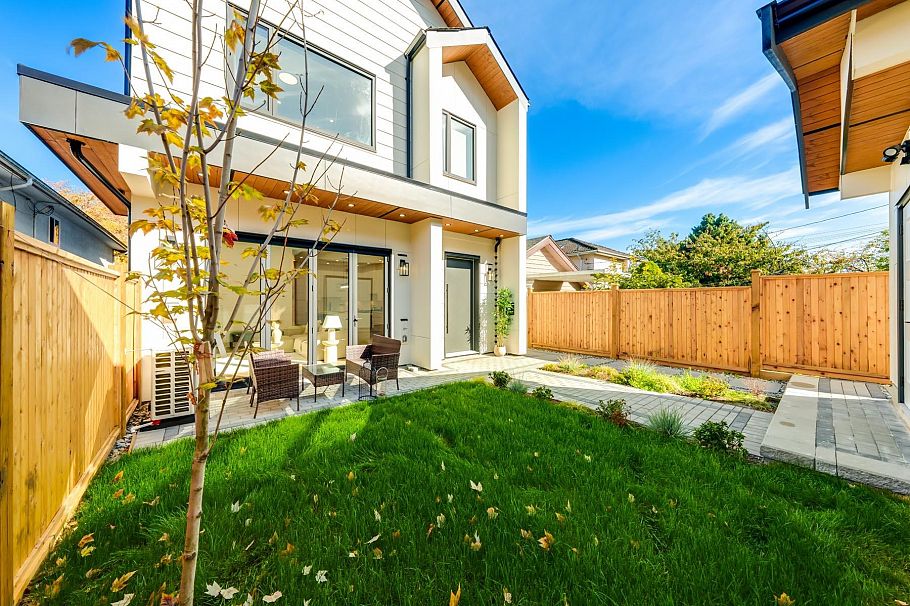 2 2686 Mcgill Street Vancouver, BC - 3