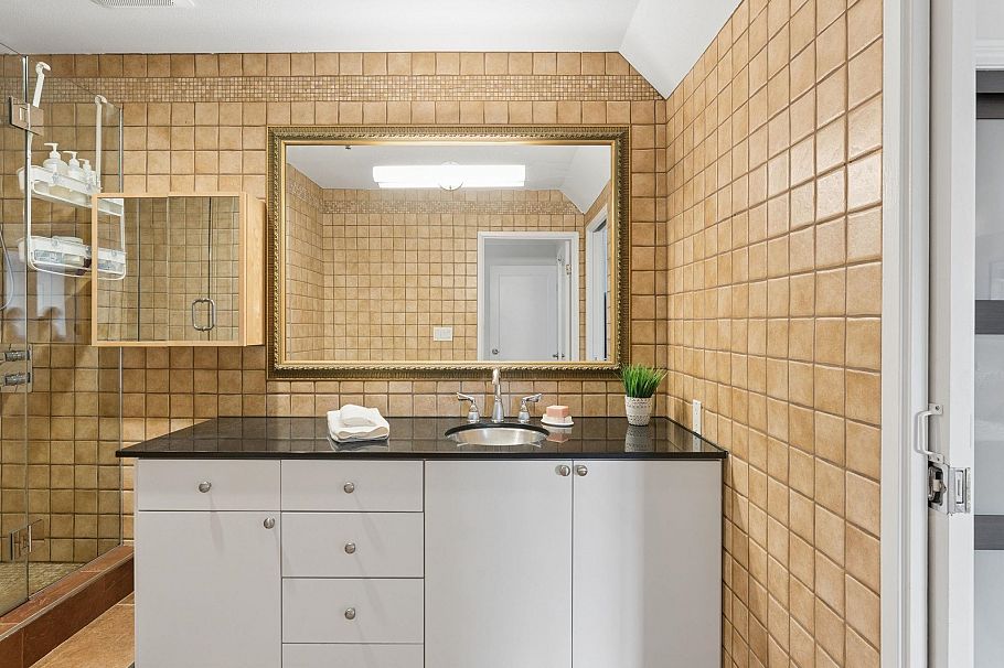 A3 1100 W 6th Avenue Vancouver, BC - 24