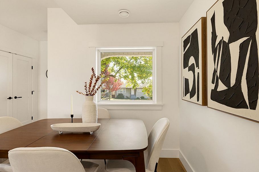 1 326 W 14th Street North Vancouver, BC - 14