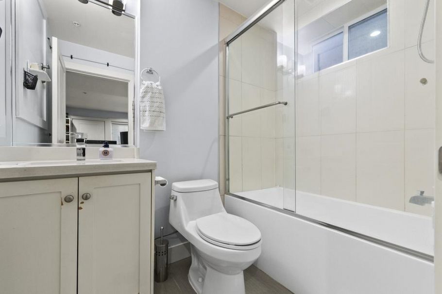 2216 Mannering Avenue Vancouver, BC - 21