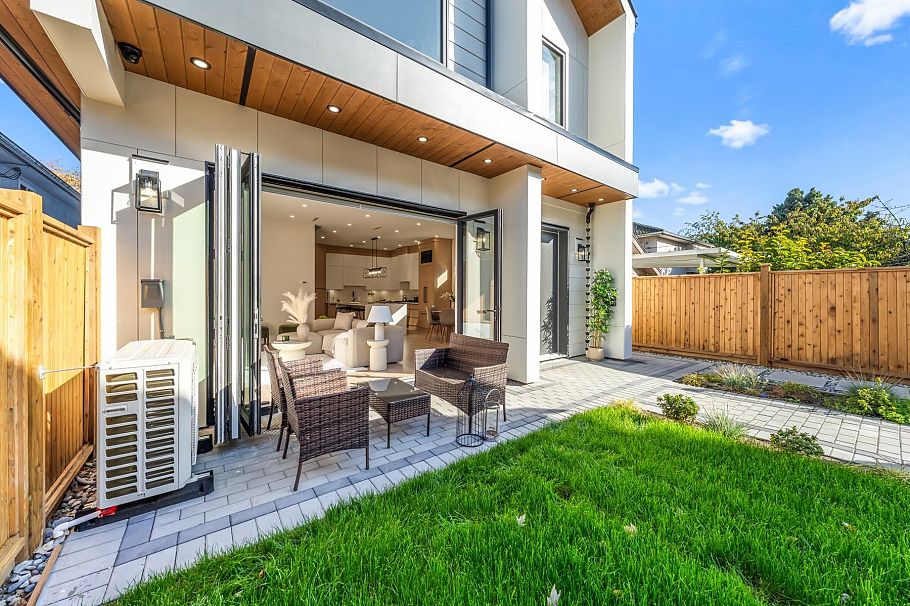 2 2686 Mcgill Street Vancouver, BC - 2