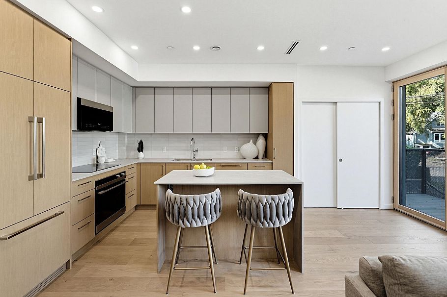 1 60 E 17th Avenue Vancouver, BC - 4