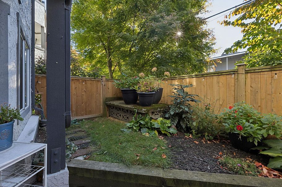 107 809 W 16th Street North Vancouver, BC - 17