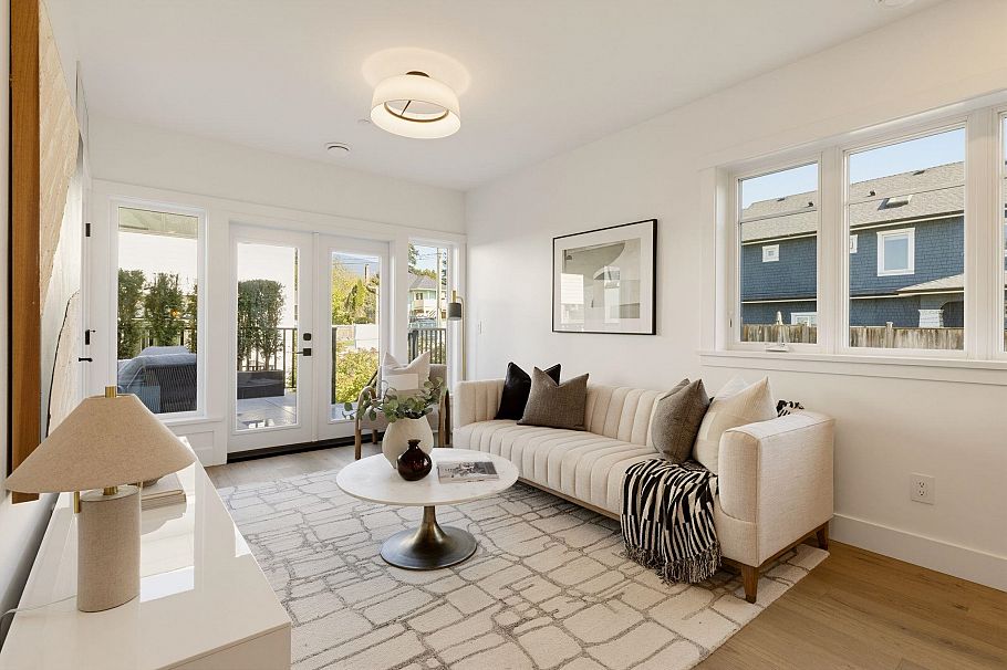 1 326 W 14th Street North Vancouver, BC - 5