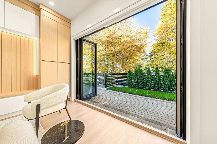 1 2686 Mcgill Street Vancouver, BC - 5