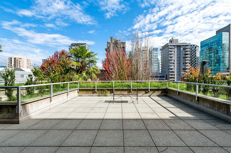 306 1688 Robson Street Vancouver, BC - 26