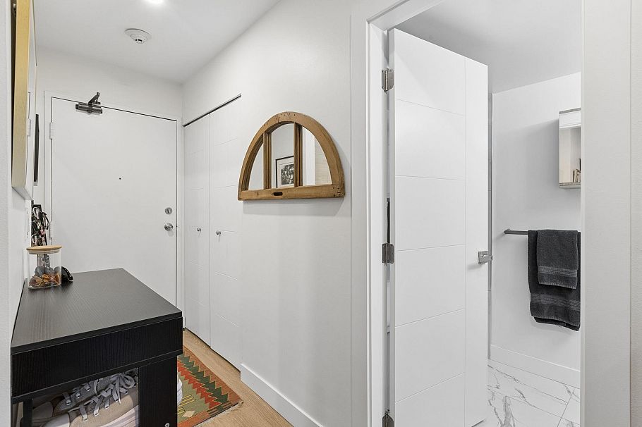 107 809 W 16th Street North Vancouver, BC - 13