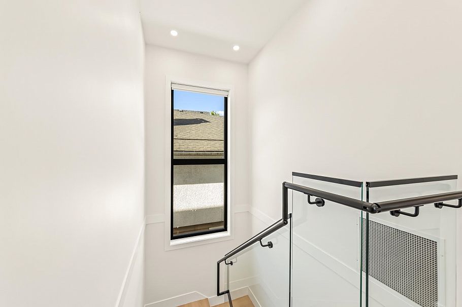 1 2686 Mcgill Street Vancouver, BC - 23
