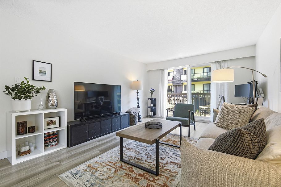 203 270 W 3rd Street North Vancouver, BC - 1