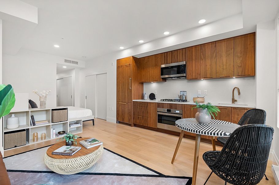 106 2550 Garden Drive Vancouver, BC - 2