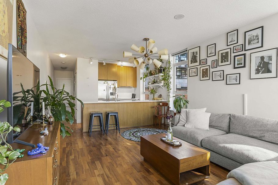 352 250 E 6th Avenue Vancouver, BC - 4