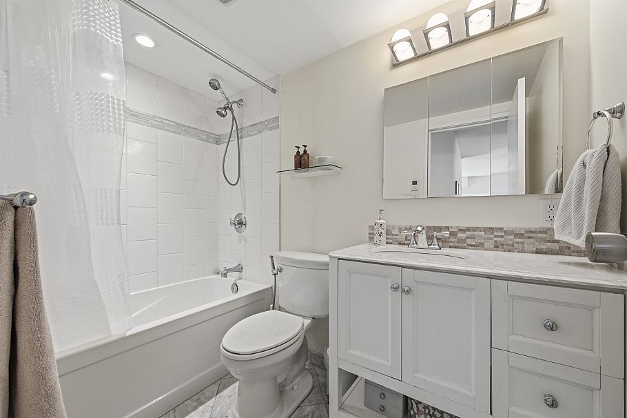 203 270 W 3rd Street North Vancouver, BC - 25