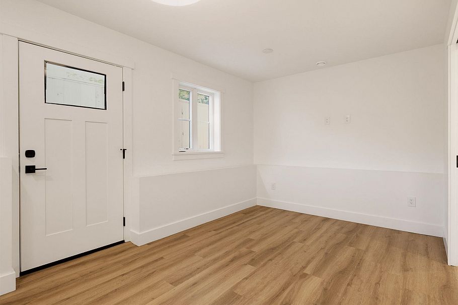 1 326 W 14th Street North Vancouver, BC - 30