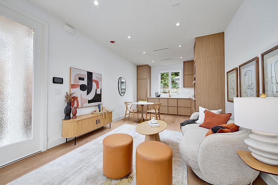 3 4659 W 11 Avenue Vancouver, BC - 5
