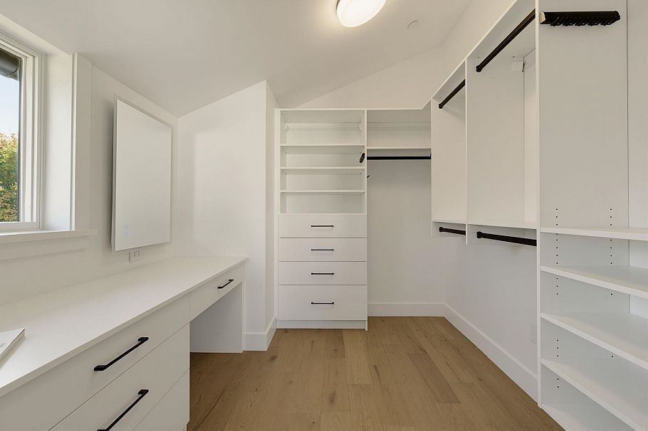 1 326 W 14th Street North Vancouver, BC - 19