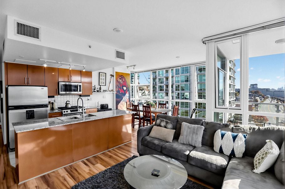 806 168 E Esplanade Avenue North Vancouver, BC - 3