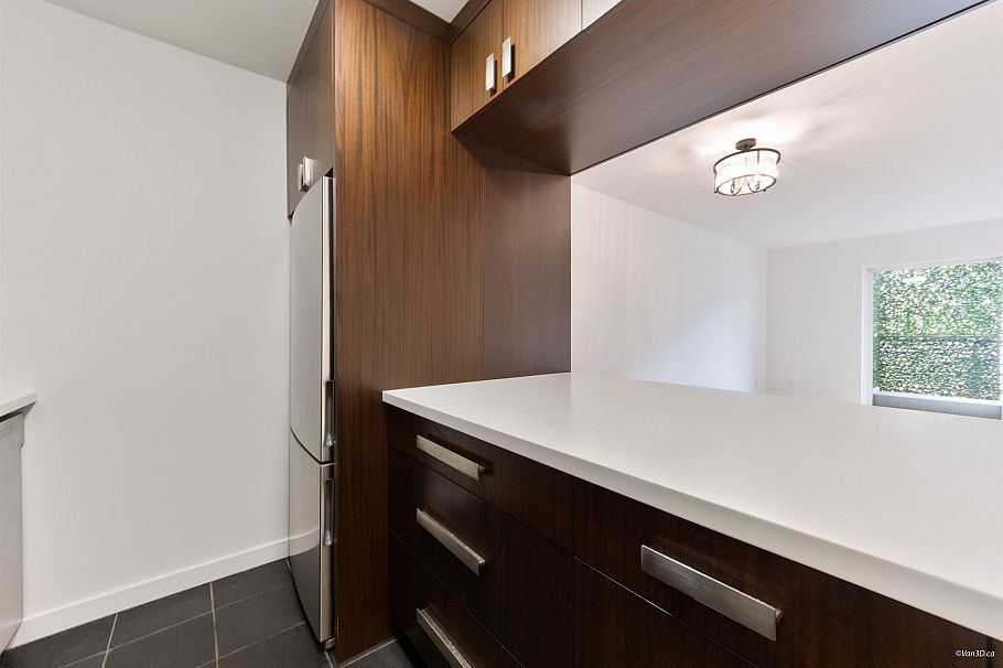 207 550 E 7th Avenue Vancouver, BC - 4