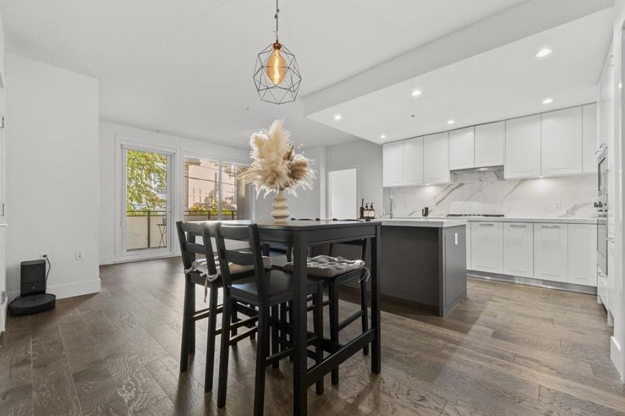 206 7878 Granville Street Vancouver, BC - 2