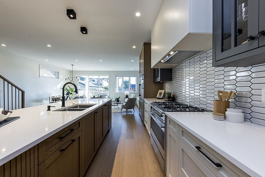 357 E 22nd Street North Vancouver, BC - 9