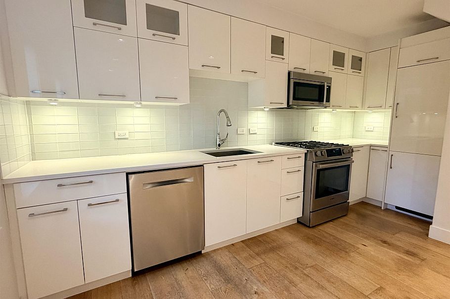 1080 Nicola Street Vancouver, BC - 9